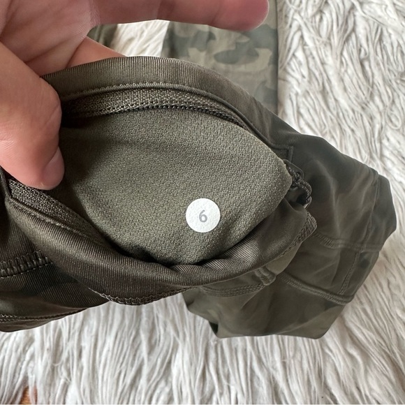 Lululemon Athletics Run Inspire Crop Savasana Camo Fatigue Green Leggings EUC 6 - Picture 6 of 7
